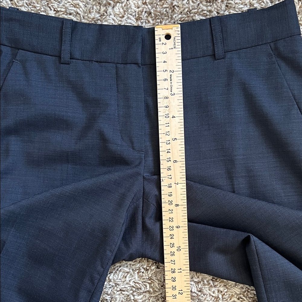 Like New! THEORY Wool Blend Straight Leg Full Length Trouser in Navy in Size 0 - Picture 8 of 11